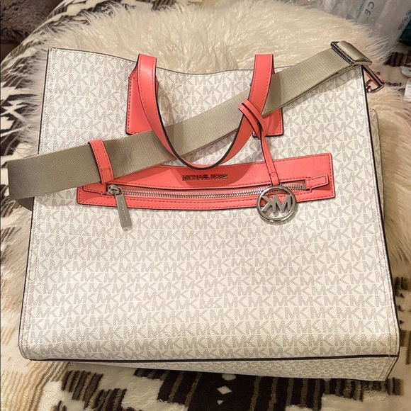 Michael Kors Handbags - Michael Kors Cream and Pink Signature Tote
